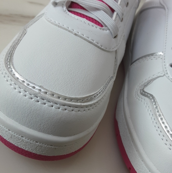 BARBIE Official Limited Edition Girls Low Top White Pink Trim Sneakers Sz 3 - Picture 7 of 11